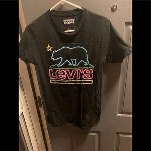 Levi’s brand black short sleeve logo shirt. Sz S